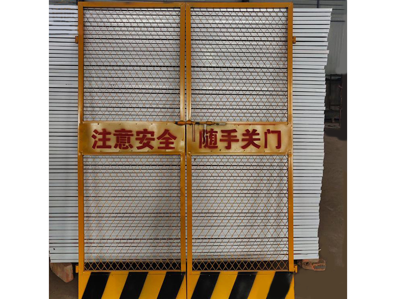 鋼板網(wǎng)井口防護(hù)門(mén)